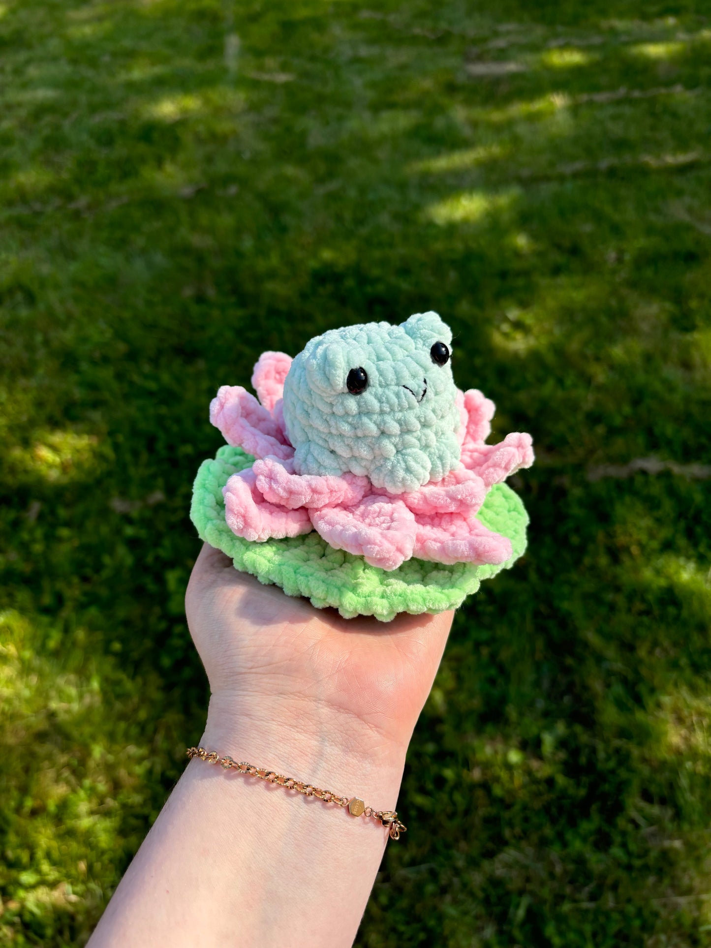 Patron grenouille fleur de lotus